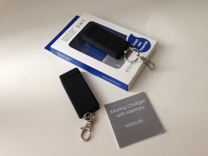 Der Juiceful Keyring Charger: Er besitzt einen USB-Anschluss und einen Lightning-Stecker sowie optional 16 GB Speicher.